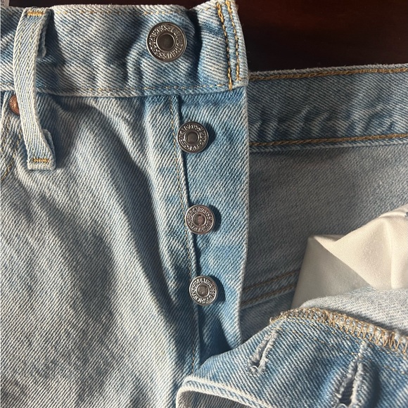 Levi’s Jean Shorts - Picture 5 of 6